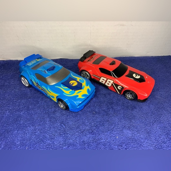 Hot Wheels Pull Back Racers, Red Fast Fish, Kids Toys for Ages 3 Up Gifts - Picture 5 of 9